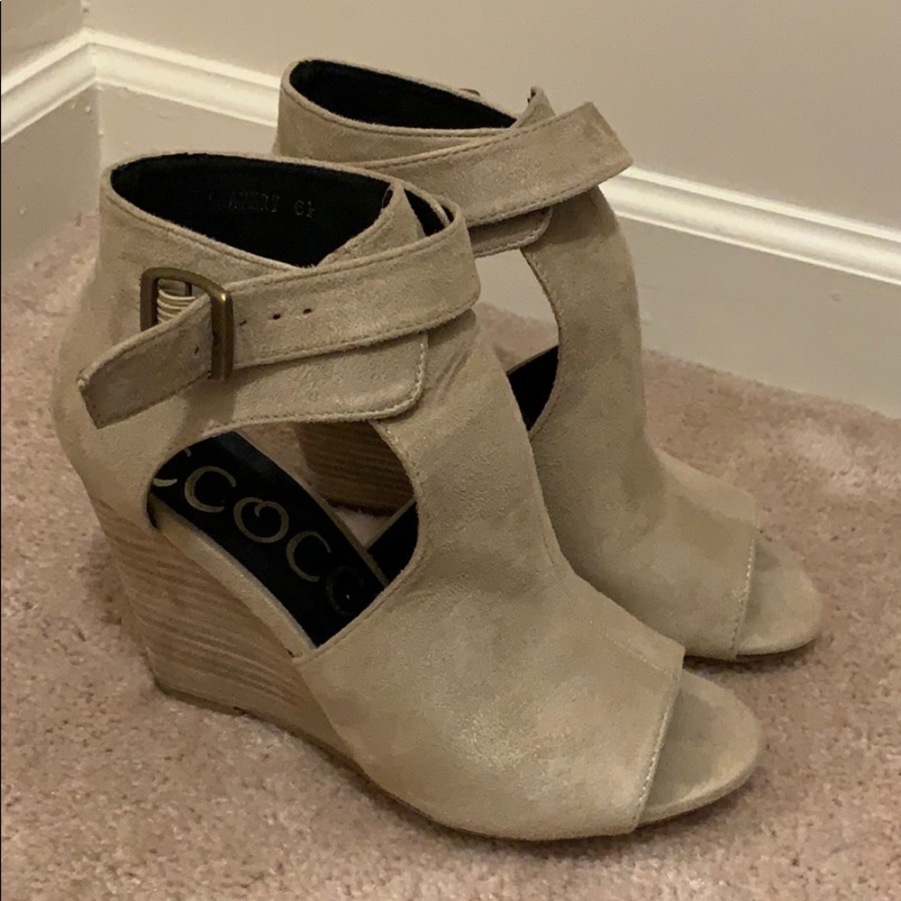 Vici Dolls nude wedge open toe ankle bootie